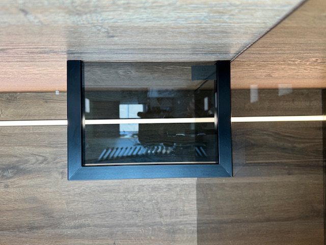 Hall alumiiniumraamukse klaas
